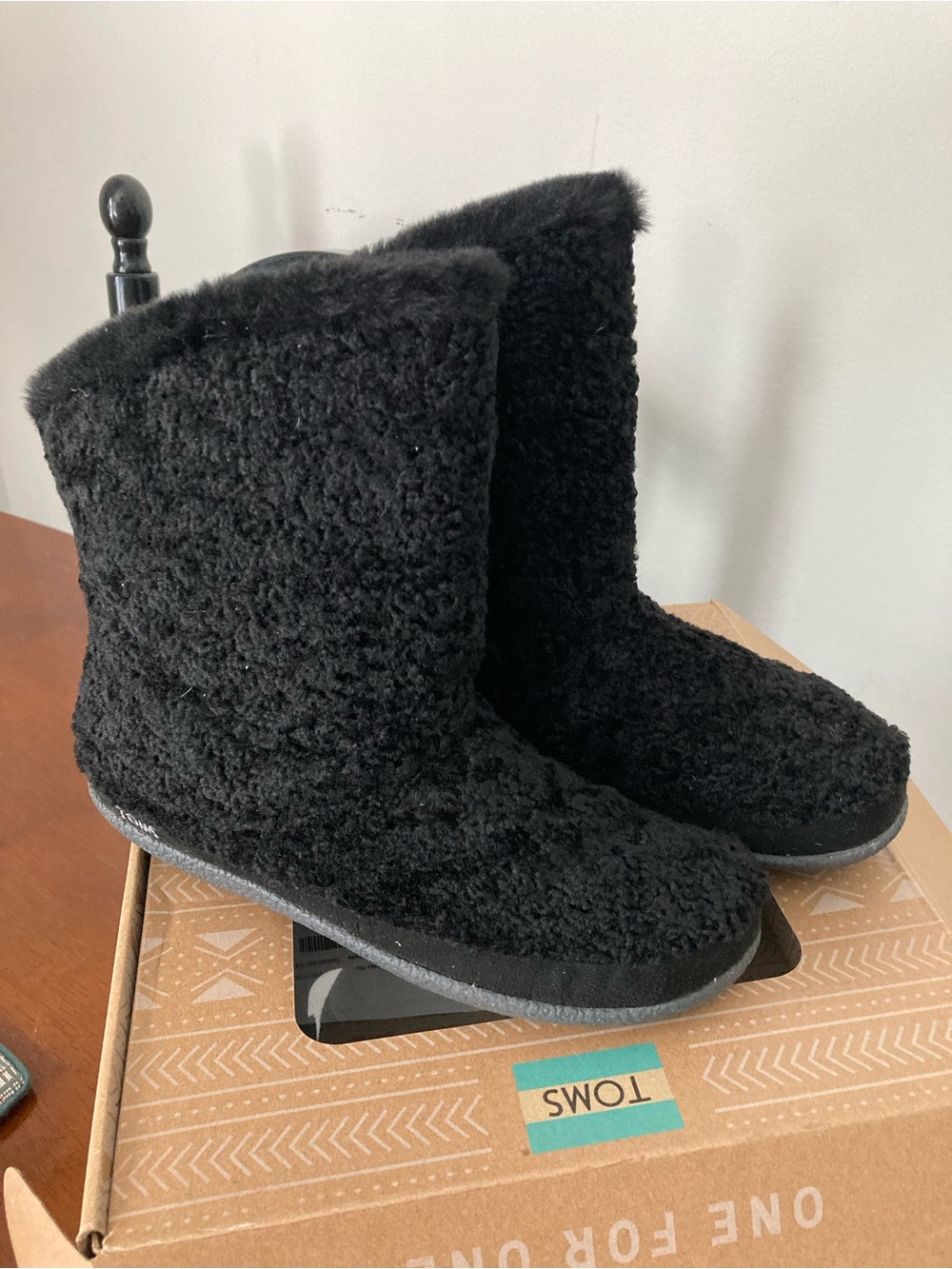 TOMS Women's Black Faux-Sherpa Boots Size 6